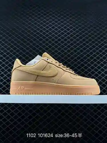 2 zapatillas de críquet informales Nike Air Force Low AF Wheat LV Co con la marca Air Force One Low 