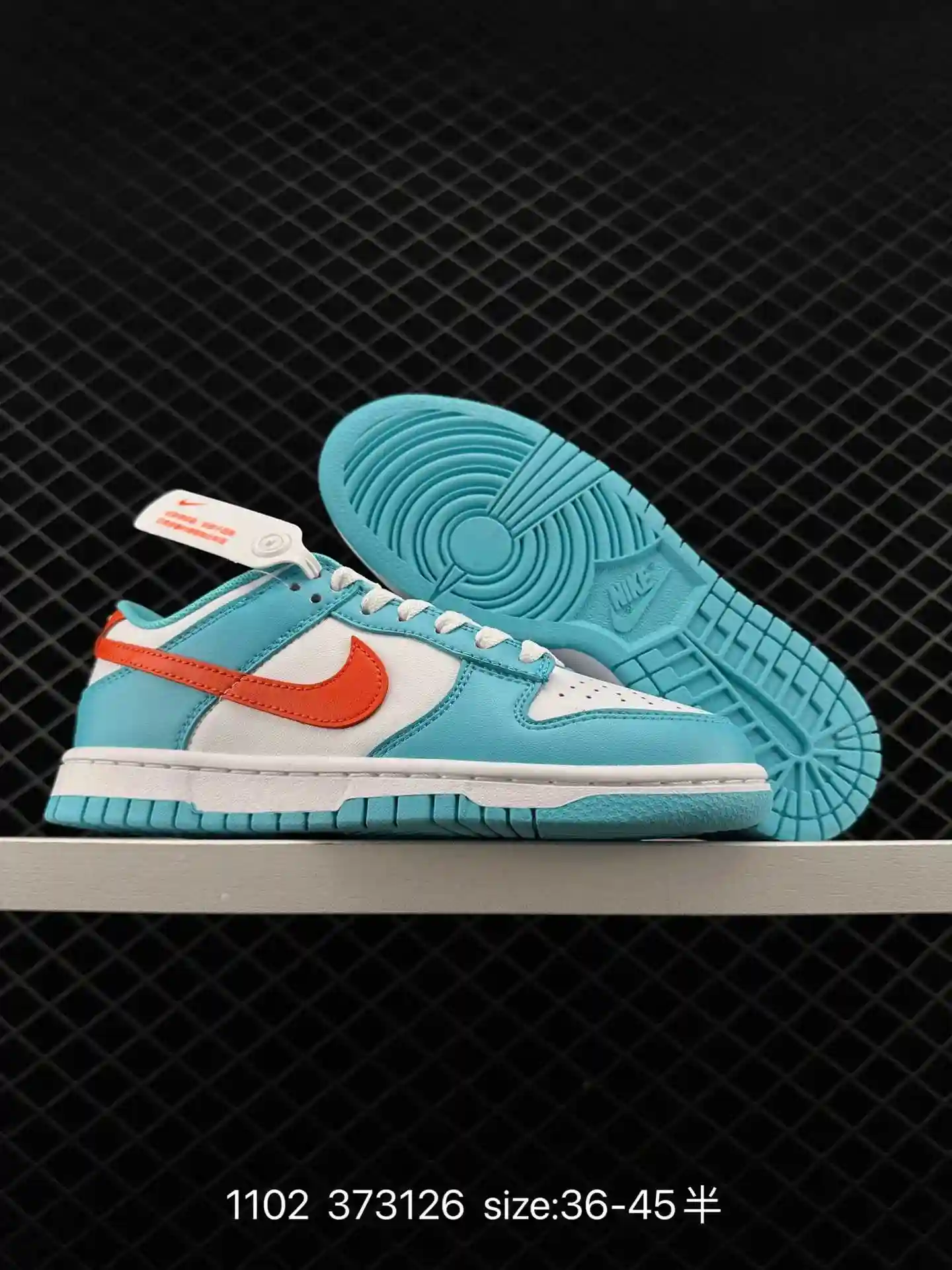 La colección de zapatos de críquet Nike SB Zoom Dunk Low es una zapatilla casual clásica y versátil 