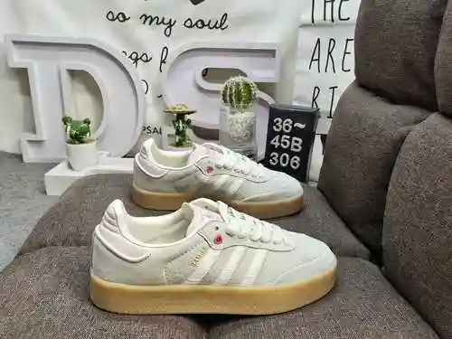 306D men's and women's shoes are made of genuine half size system # using a combination of suede and