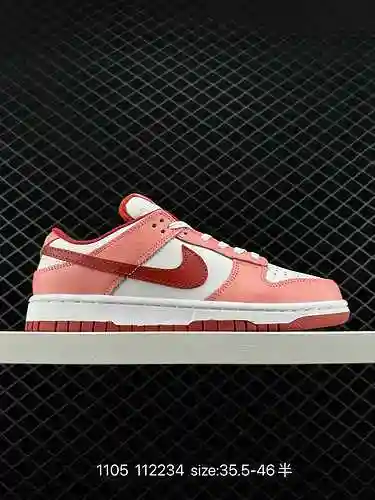 La colección de zapatos de críquet Nike SB Zoom Dunk Low es una zapatilla casual clásica y versátil 