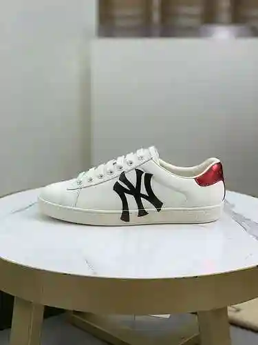 Código de pareja GUCCI: 1106C20 Talla: Talla de mujer: 35-40; Tallas de hombre 38-44