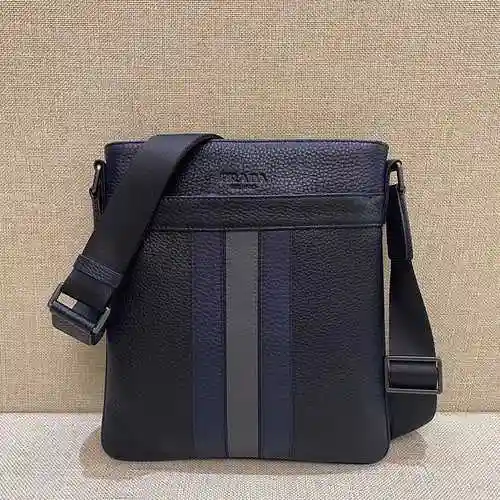 PRA@DA El bolso cruzado exclusivo para hombres está hecho de cuero original importado de primer nive