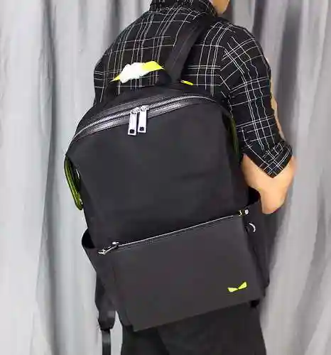 La mochila para hombre está hecha de cuero original importado de primer nivel y una versión réplica 