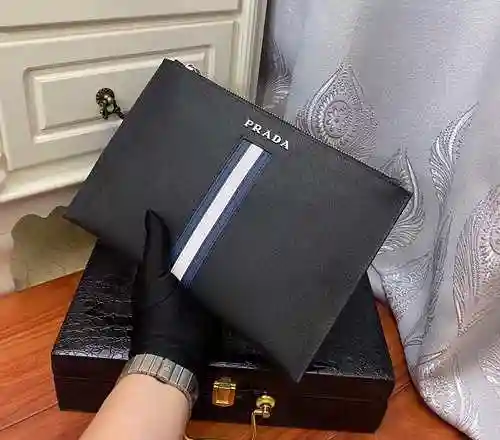 PRA@DA El bolso exclusivo para hombres está hecho de piel de vaca original importada y una bolsa de 