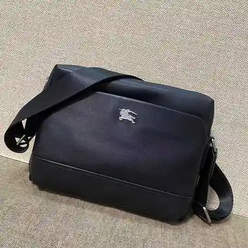 El bolso cruzado exclusivo para hombre de Babao @ Li está hecho de cuero original importado de prime
