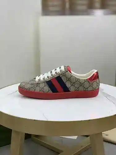 Código de pareja GUCCI: 1106C20 Talla: Talla de mujer: 35-40; Tallas de hombre 38-44