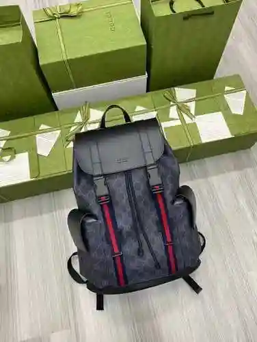 La mochila para hombre está hecha de lona original importada de primera calidad y una versión réplic