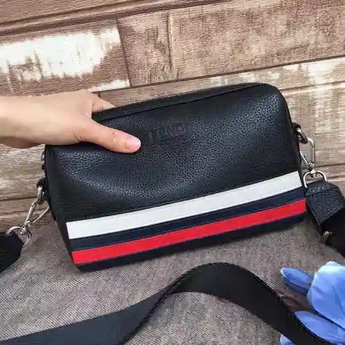 FEN@DI El bolso cruzado para hombre está hecho de cuero original importado de primer nivel y una ver