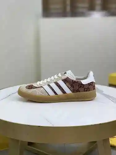 Marca Gucci Co * Código de estilo de pareja: 1106B80 Talla: 35-40 para mujer/39-44 para hombre (41 p