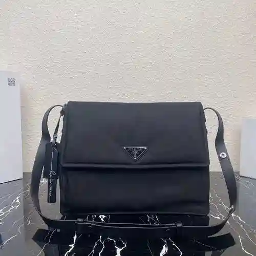 El bolso de hombro exclusivo para hombres está hecho de material de nailon original importado de pri