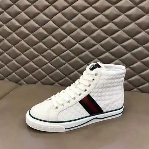 Código de pareja GUCCI: 1103B70 Talla: Mujer 35-40, Hombre 38-44