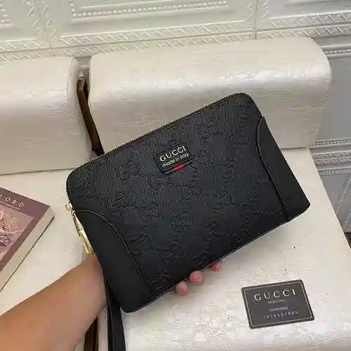 El bolso exclusivo para hombre GUCC está hecho de piel de vaca original importada, con una bolsa de 