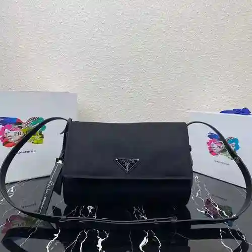 La bolsa de mensajería exclusiva para hombres está hecha de material de nailon original importado de