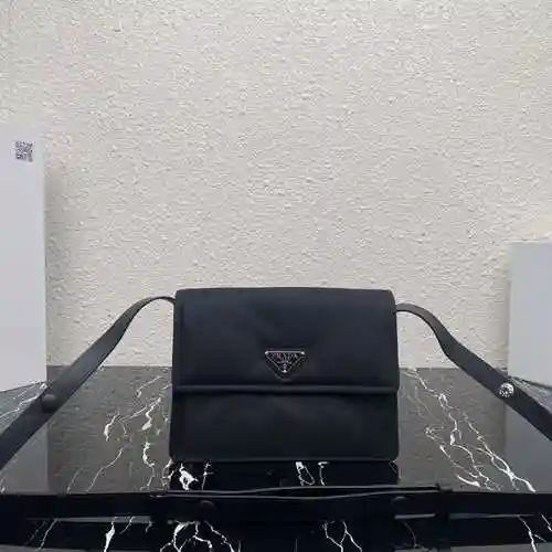 El bolso de hombro exclusivo para hombres está hecho de material de nailon original importado de pri
