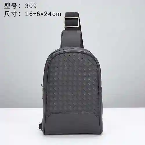 El bolso de pecho exclusivo para hombres está hecho de piel de vaca original importada y una bolsa d