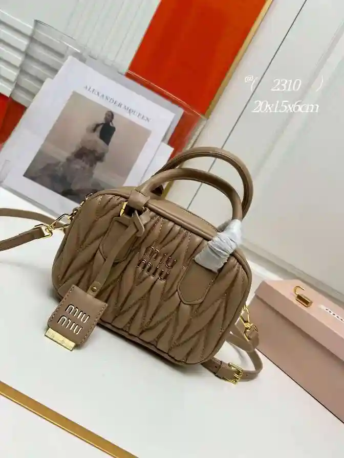 KK01950 (1).webp