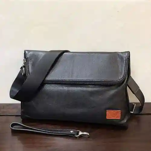 El bolso cruzado exclusivo para hombre Emma @ Ni está hecho de cuero original importado de primer ni
