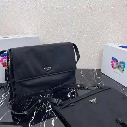 La bolsa de mensajería exclusiva para hombres está hecha de material de nailon original importado de