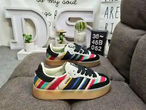 052D men's and women's shoes are made of genuine half size system # using a combination of suede and
