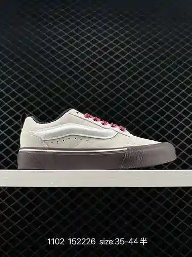 Los mocasines 30000 Vans Classics Knu Skool son la versión gruesa oficial de Imran Potato, un popula