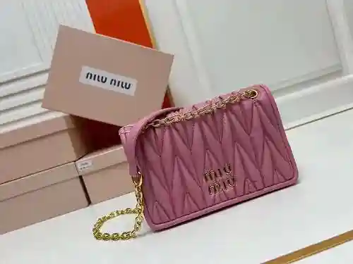 Miu@Miu El bolso de cadena está hecho de piel de vaca original importada, con una bolsa de regalo de