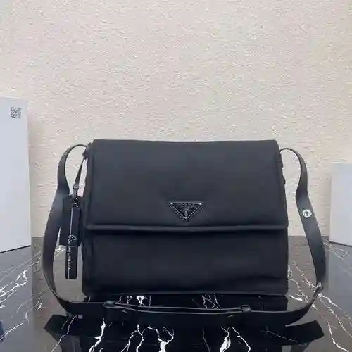 El bolso de hombro exclusivo para hombres está hecho de material de nailon original importado de pri