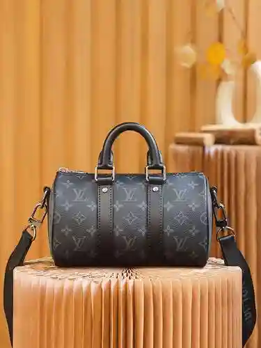 El bolso para hombre está hecho de cuero original importado de primer nivel y una versión réplica de