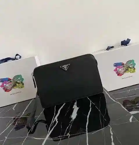PRA@DA El bolso exclusivo para hombres está hecho de piel de vaca original importada y una bolsa de 