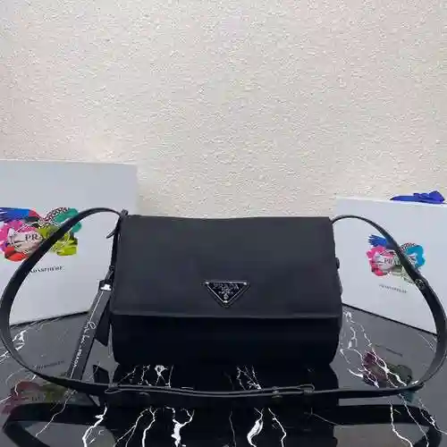 La bolsa de mensajería exclusiva para hombres está hecha de material de nailon original importado de