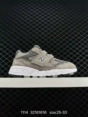 La versión de desarrollo de la versión original en papel de los 8 zapatos para niños New Balance/New