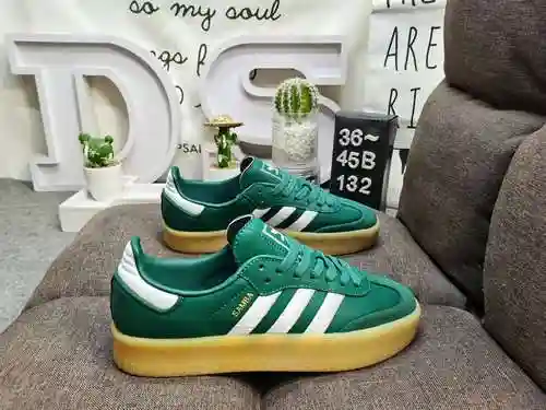 132D men's and women's shoes are made of genuine half size system # using a combination of suede and