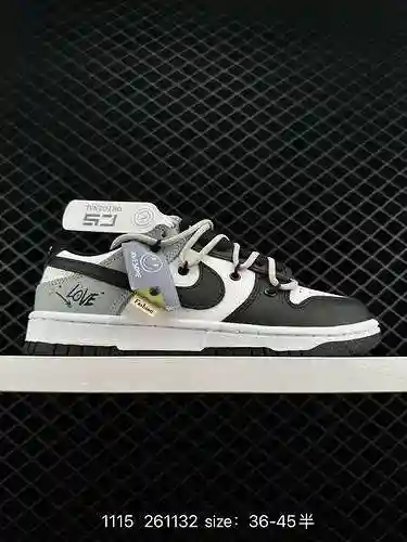 6 Futura x Nike Dunk Low Zapato de skate con correa deconstruida Este sistema de cordones continúa e