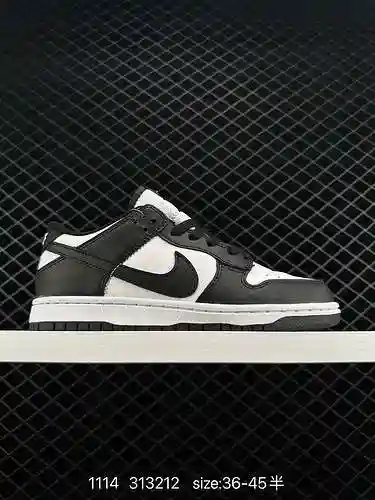 6 con una serie de zapatillas Nike SB Zoom Dunk Low de talla media, las clásicas y versátiles zapati