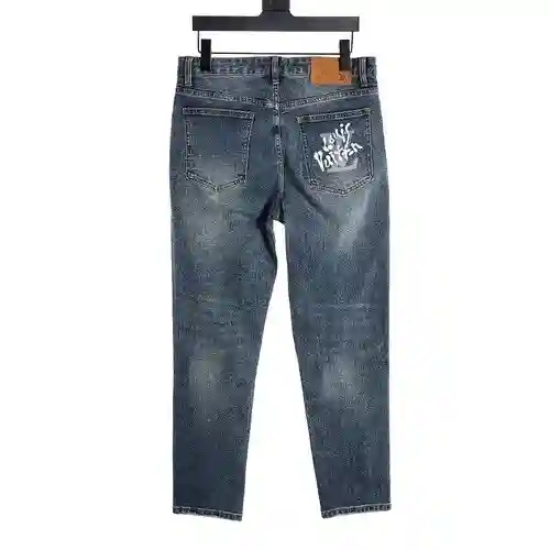 jeans LV con bolsillo trasero y letras graffiti