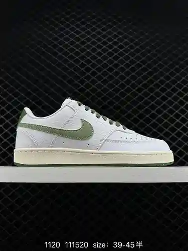 NK Court Borough Low 2 FP es una zapatilla deportiva informal, versátil, transpirable y de corte baj