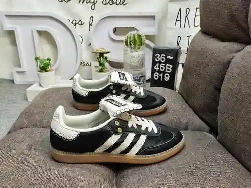 619DAdidas originals Busenitz Vulc adidas Nearly 70 years of classic Originals made of original sued