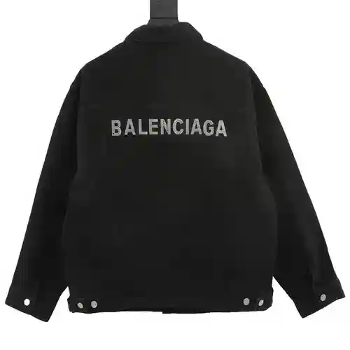 Chaqueta vaquera blcg con letras de rombos en la espalda