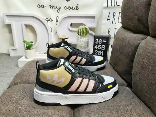 281D adidas Originals Post UP de nivel corporativo Este clásico de adidas continúa los genes de la c