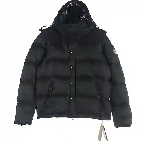 Chaqueta de plumas con capucha y mangas desmontables del mismo estilo de Burberry BBR Zhou Dongyu