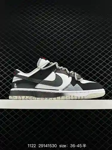 Zapatos de skate deconstruidos con cordones Futura x Nike Dunk Low. Este par de sistemas de cordones