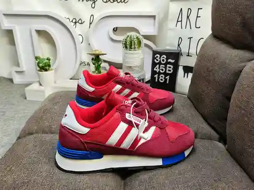 181D Adidas originales de tamaño medio TREZIOD zapatos deportivos y casuales de moda y de moda. Este