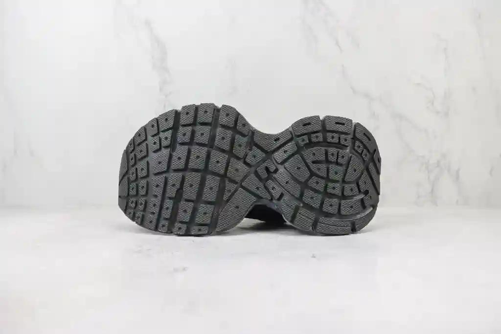 巴黎世家 3XL 黑 (12 - 18).webp