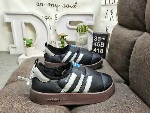 418DAD Zapatos pan calcetín Puffylette Originals GY1593. La parte superior está hecha de material te