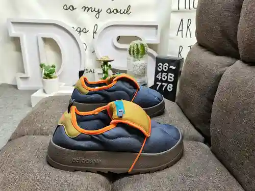 776DAD Zapatos tipo calcetín Puffylette Originals GY1593. La parte superior está hecha de material t