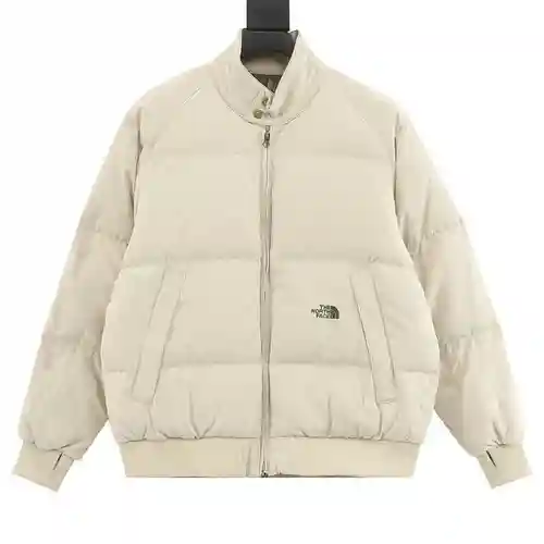 The North Face TNF 23Fw chaqueta de plumas con cuello alto y etiqueta morada