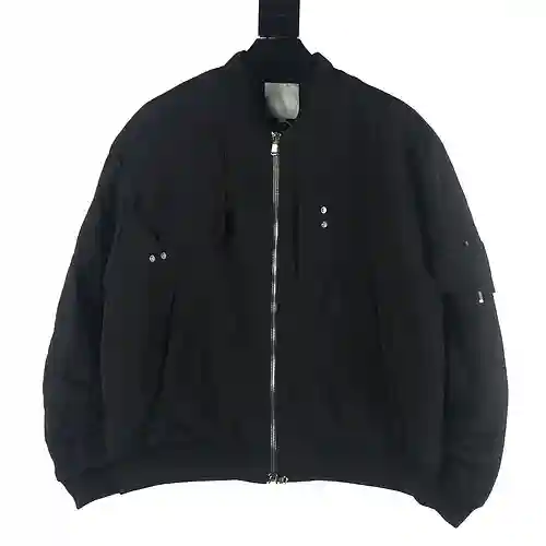 Chaqueta de vuelo funcional con múltiples bolsillos, acolchada y deconstruida con velcro de Undermyc