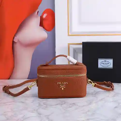 Bolso caja PRA@DA fabricado en piel de vacuno original importada, alta calidad, entrega en bolsa de 
