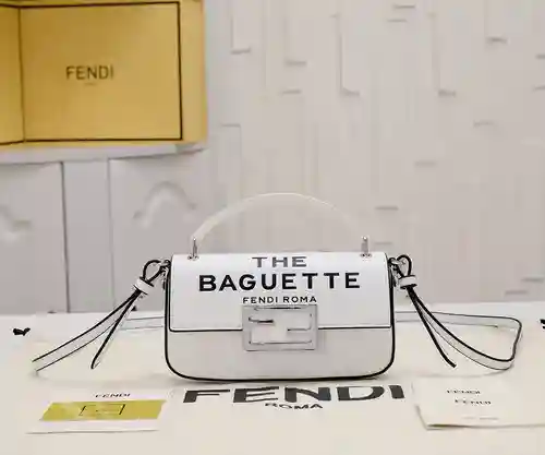 FEN@DI bolso baguette pequeño fabricado en piel de vacuno original importada, alta calidad, entrega 
