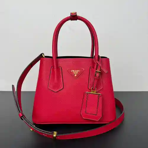 Bolso PRA@DA elaborado en piel vacuna original importada, alta calidad, entrega en bolsa de regalo f