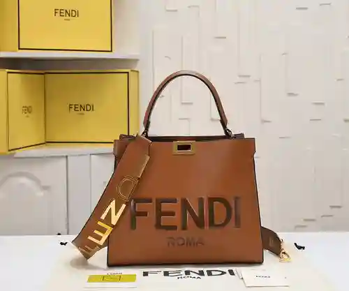 Bolso FEN@DI fabricado en piel de vacuno original importada, alta calidad, entrega en factura de bol